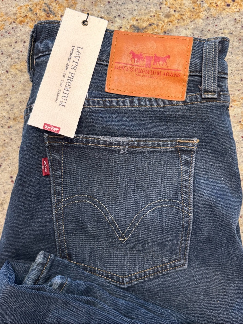 Levi’s Premium Strummer Slim Straight Jeans Men’s 32x34 Blue Denim NWT New